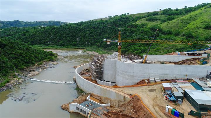 Minister Pemmy Majodina together with Deputy Minister Sello Seitlholo on an  oversight visit at Lower uMkhomazi Bulk Water Supply